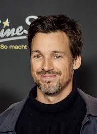 November 20, 1974) is a german actor, screenwriter and film director. File Florian David Fitz Dezember 2018 Jpg Wikimedia Commons