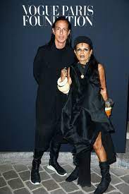 Rick owens, luminous goth god of design, has been having quite the quarantine while in paris. The Fashion World Comes Out For The Vogue Paris Foundation Gala Fashion Vogue Paris White Shirt Outfits