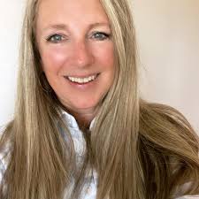 Becky Leonard's Instagram, Twitter & Facebook