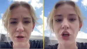 This MILLENIAL WAITRESS said that people who can't afford to tip 30%  **"DON'T DESERVE TO EAT OUT"**, sparking a HUGE debate. 🤔 Look at the  first c.omment to see why 🔽⬇️⬇️