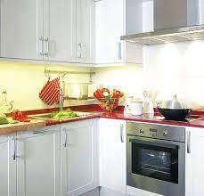 I mobiletti e gli armadi sono alleati perfetti per chi ha una cucina piccola ed è in cerca di idee salvaspazio. Arredare Una Cucina Piccola E Abitabile Foto Design Mag