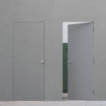 Bloc Porte A Fleur De Mur Effet Invisible Syntesis Battant 100 Deco Porte Interieure Porte Sous Tenture Encadrements De Portes