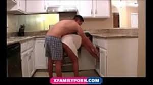 القحبة ام البزاز تفاوض الزبون في التلفون ثم ياتي لينيكها اسخن نيك و يرضع حلماتها فيلم عربي Xxx