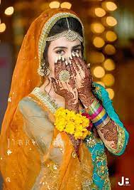 Pin By Njabin On Mehndi Design Bride Photoshoot Indian Wedding Couple Photography Bride Poses