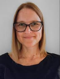 Julie Gable's Instagram, Twitter & Facebook