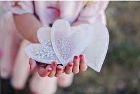 Si no quieres que te lacen nada por encima entonces debes repartir entre tus invitados botes de pompas de jabón, es una opción bastante divertida y da mucho juego para hacer las fotos. Como Dar El Arroz En Las Bodas