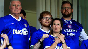 Ed sheeran hat seinen pub nach seiner frau benannt. Ed Sheeran Sanger Hat Nur Noch Vier Freunde Und Kein Handy Mehr Musik Bild De