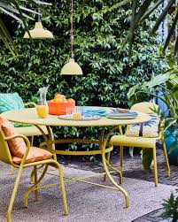 Distress painted furniture using vaseline or distress wood furniture using the vaseline paint trick. How To Chalk Paint Furniture According To Inventor Annie Sloan