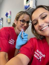 Iris Davis's Instagram, Twitter & Facebook