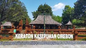 Meski begitu, ajaran yang diajarkan pada keraton tetaplah ajaran agama. 8 Rumah Adat Jawa Barat Yang Jarang Tersorot