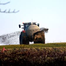Grundsätzlich darf die landwirtschaft sonntags „nicht aufschiebbare tätigkeiten ausführen. Bauer In Nachrodt Wiblingwerde Fahrt Gulle Aus Doch Darf Er Das Nachrodt Wiblingwerde