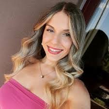 Daniela Amaro (@danielaaamaro)