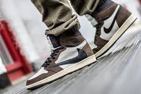 This is just the latest hit sneaker in travis scott's growing arsenal of signature kicks. Here S How People Are Styling The Travis Scott X Aj1 Sneaker Freaker