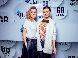 А ведь всего недавно он публиковал совместный снимок, на котором даже предстал еще один еще не родившийся член семьи, в животике его жены. Sedokova Zavalskaya Monatik Osadchaya Na Prezentacii Piar Agentstva Zheny Anatolicha Foto Glamurchik Tochka Net