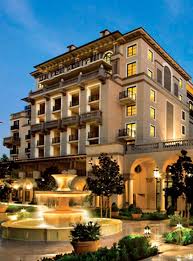 Pin By Today S Luxury Weddings On Viajes Palacio Yo Hago Mi Destino Hollywood Mansion Hollywood Hills Homes Resort Design