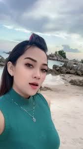 Sandra Effendi (@sandracadle6)