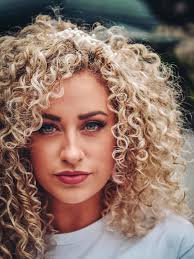 Having curly hair is wonderful, but also really hard. Devacurl Super Stretch For Curly Hair Stylish Belles Curly Hair Styles Curly Hair White Girl Curly Hair Styles Naturally