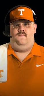 Boxing World in Utter Disbelief as Hockey Player Makes His Opponent Kiss  the Canvas in Viral Video