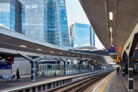 Ribbon Like Platform Roofs Stretch Over Grimshaw S Redesigned London Bridge Station London Bridge London Architecture Jobs
