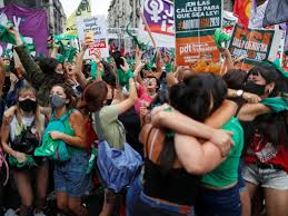 La cámara de diputados de argentina aprobó en la mañana de este viernes un proyecto de ley que permite acc. Argentina La Camara Aprueba La Ley Del Aborto Que Pasara A Ser Debatida En El Senado