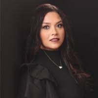 Lisa Pegram's Instagram, Twitter & Facebook