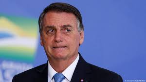Brazilian president jair bolsonaro, center, and his defense minister walter braga netto, . Jair Bolsonaro News And Current Affairs From Germany And Around The World Dw 25 08 2021