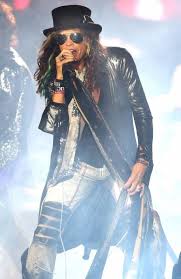 Rockin The Aviators Not To Mention The Hat Steven Tyler Aerosmith Steven Tyler Tyler Aerosmith