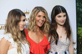 Actress lori loughlin and her fashion designer husband mossimo giannulli both pleaded guilty friday to charges stemming from the u.s. Mod Lori Loughlins Tidligere Mand I Syv Ar Michael R Burns Fjernsyn