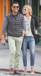 Ultimate fighting championship (ufc) 4. Kelly Ripa And Mark Consuelos Take Romantic Manhattan Stroll Daily Mail Online