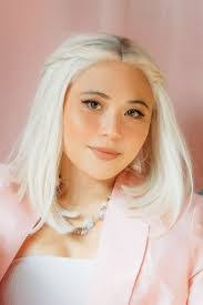 Nicole Sang's Instagram, Twitter & Facebook