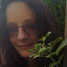 Leann Gardner's Instagram, Twitter & Facebook