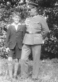 071-0056 Willi Wegner mit seinem Sohn Gerhard 1941.