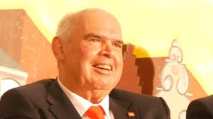 Un Président est parti, un ami s'en est allé... Le Cabaret pleure son  Président Michel DERACHE qui vient de nous quitter subitement ce 24 mars.  Toujours souriant et plein d'entrain, Michel voulait