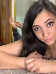 Focus on PeachesNNcreamNNshit - Captivating Stare - Hypnotic Appeal