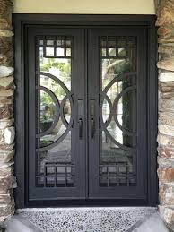 Dans le langage familier le mot « porte » désigne seulement l'« huis », qui est la menuiserie mobile permettant de fermer ce passage et soutenu par le. 14 Idees De Porte D Entree Immeuble Portes En Fer Portes Porte Fer Forge