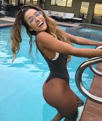 We collected hd wallpapers of her so that you can enjoy a different background every time you open a new tab. Sommer Ray Imgcrack