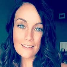 Mairi Robertson's Instagram, Twitter & Facebook