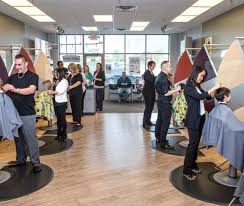 While haircut prices can range from $10 to $100, the average cost of a haircut in the united states is $28. Great Clips 2021 Prices Salon Hours Services Product Sold