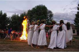 Ielele sunt făpturi feminine supranaturale din mitologia românească, răspândite în superstiții, cărora nu li se poate stabili însă un profil precis, din cauza inconsecvenței folclorului; Cine Sunt Ielele È™i De Ce Nu Ai Voie Sa Le PronunÈ›i Numele Impact