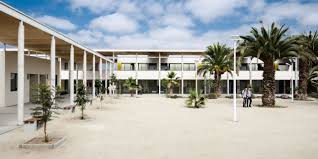 Tento článek používá španělské zvyky pojmenování : Liceo Jorge Alessandri Crisosto Arquitectos Consultores Archdaily