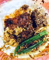 To the uninitiated, the photo of people queuing and waiting for their turn to eat might look absurd. Nasi Ganja Ipoh Yong Suan Halal