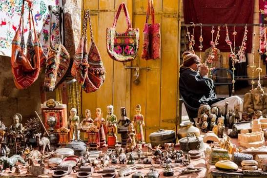 Kashmir shopping guide for handicrafts, Pashmina & souvenirs