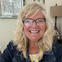 Kim Ladue's Instagram, Twitter & Facebook