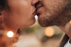 Actúa indiferente justo antes de la sorpresa. 12 Ideas Atrevidas Para Hacer Con Tu Pareja Ellas Hablan