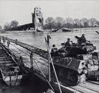 Pontoon bridge - Wikipedia