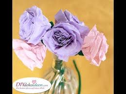 Spielerisch Rosen Basteln Mit Krepppapier Diy Bastelideen Fur Kinder Rosen Basteln Blumen Aus Krepppapier Blumen Basteln