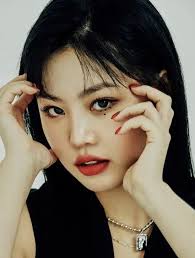 莊錠欣（英語： elkie chong ，1998年11月2日 － ），藝名elkie（韓語： 엘키 ），香港 歌手，童年為香港少女組合honey bees成員，亦多次出演香港無綫電視的電視劇，2016年加入韓國經紀公司cube娛樂旗下女子組合clc及擔任領唱 ，直到2021年初退出clc以及與cube娛樂解約。 4vwurxcuajoktm