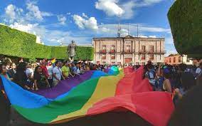Esta iniciativa se ingresó hace dos años y aún no puede votarse en comisión y mientras que existen iniciativas a las que se les da celeridad, hay 39 iniciativas detenidas en la comisión de administración y procuración de justicia,. Amparo Podria Descongelar Matrimonio Igualitario En Queretaro Homosensual
