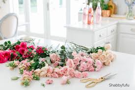 Midland's favorite locally owned flower shop with fantastic, innovative floral arrangements and the friendliest service. Simple Floral Arranging Tips Gradient Centerpiece Shabbyfufu Com