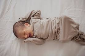 Jika bayi nangis di malam hari, cara yang sering digunakan oleh para ibu, mereka membasahi handuk kecil dengan air hangat, gosok anggota tubuh saya ingat di tahun 2010 saya install program aplikasi penjualan ke luar kota, saat malam hari tidur di mess perusahaan tersebut, saat pejam mata hendak. Bayi Tiba Tiba Menangis Saat Tidur Tak Perlu Waswas Apalagi Sampai Ke Dokter Cukup Lakukan 4 Hal Ini Si Kecil Dijamin Bakal Kembali Tenang Semua Halaman Nakita